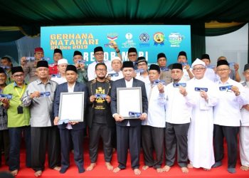 Ribuan Warga Pemburu Gerhana Padati UMSU Pecahkan Dua Rekor MURI