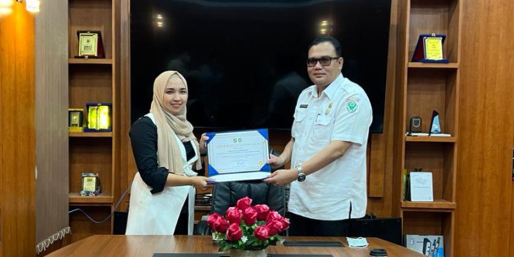 FK UMSU menerima penghargaan dari Kepala Dinas Kesehatan Kota Medan