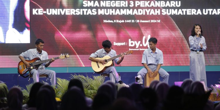 Siswa SMA N 3 Pekanbaru Performance di UMSU